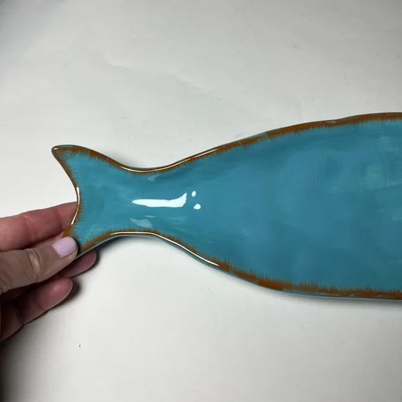 NWT gorgeous creative co-op ceramic aqua blue fish with brown/bronze trim. - Picture 6 of 12